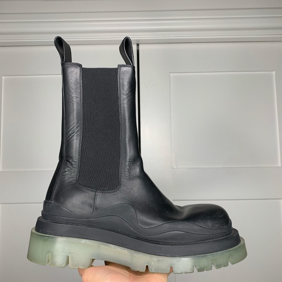 Bottega Veneta Tire Lug Leather Black Chelsea Boots - Picture 2 of 15